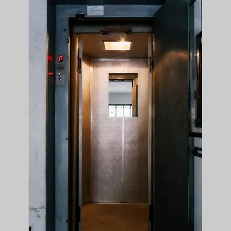 Luxurious Huge Flat With Large Terrace 公寓 *