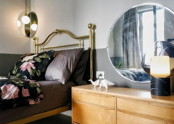 Апартаменти Luxurious Huge Flat With Large Terrace Бухарест