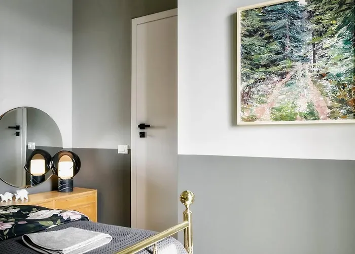 Апартаменти Luxurious Huge Flat With Large Terrace