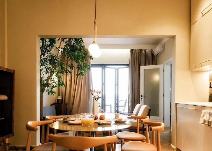 Апартаменти Luxurious Huge Flat With Large Terrace