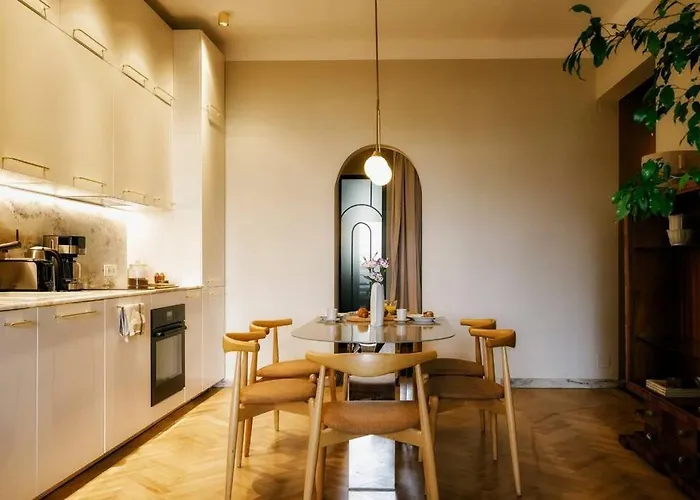 Апартаменти Luxurious Huge Flat With Large Terrace