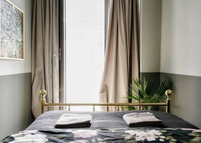 Апартаменти Luxurious Huge Flat With Large Terrace