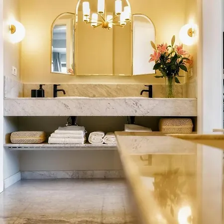 Luxurious Huge Flat With Large Terrace Appartement Boekarest