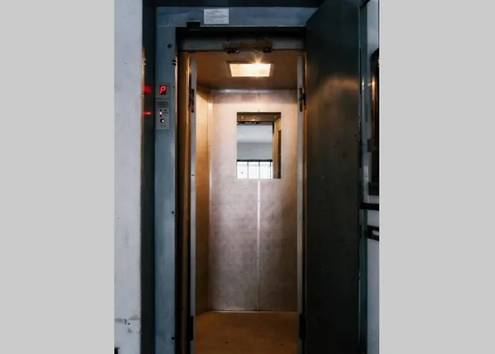 Luxurious Huge Flat With Large Terrace 公寓 *